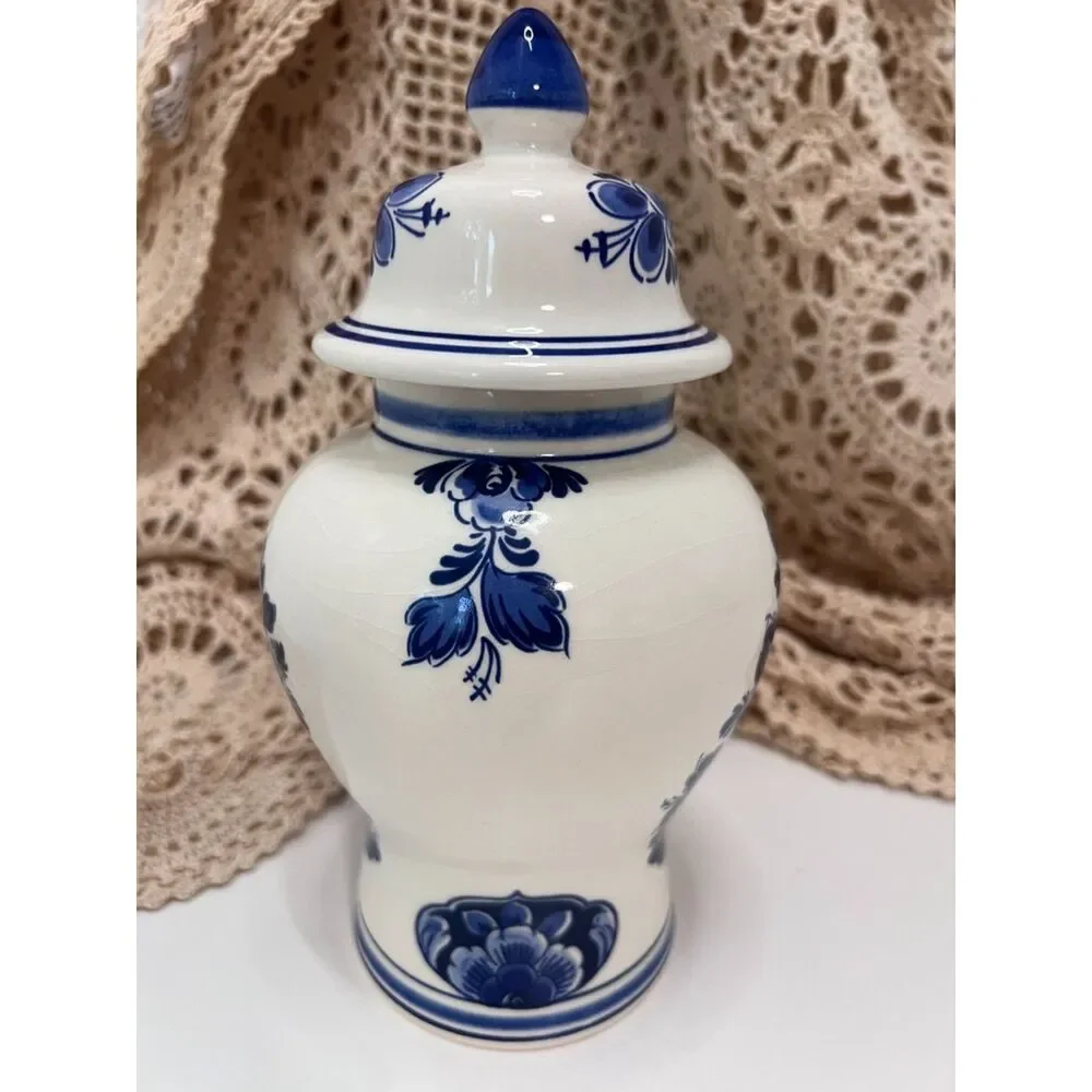 Vintage Delft Blue Handwerk flora keramiek #430 covered ginger jar from Woldring